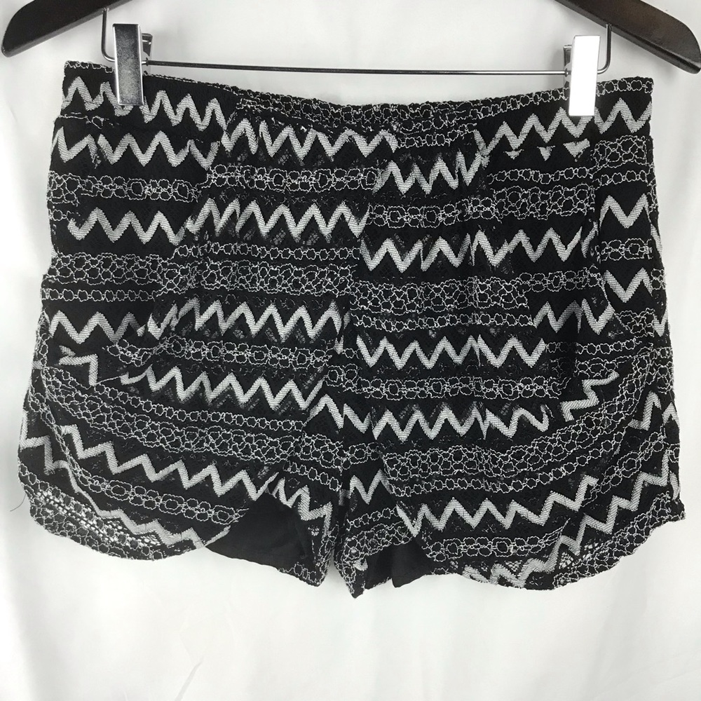 Umgee Lace Chevron print shorts S01004